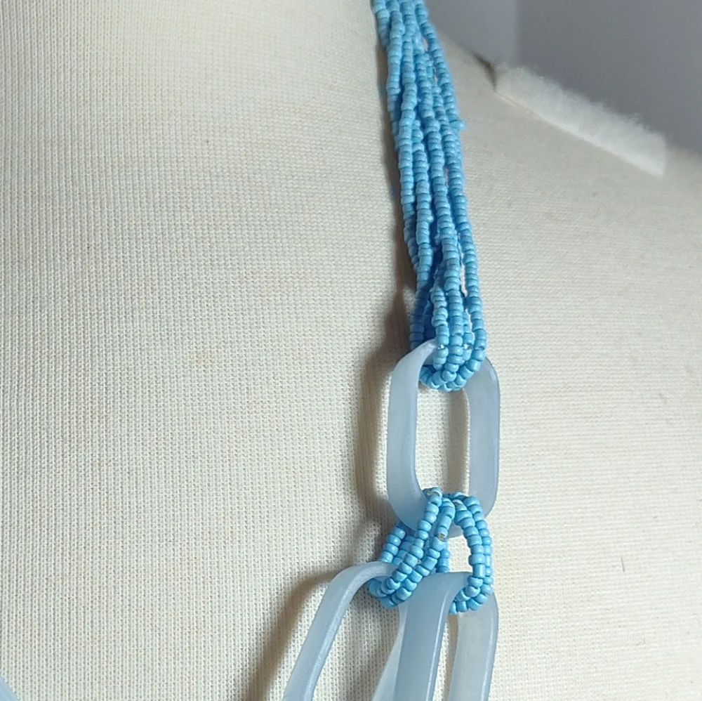 Blue and White Acrylic Disc Eith Blue Beads Necklace NWOT